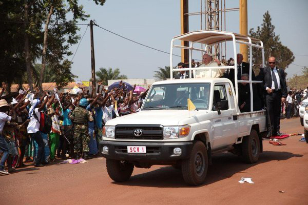 346. Bangui, novembre  2015, Toyota